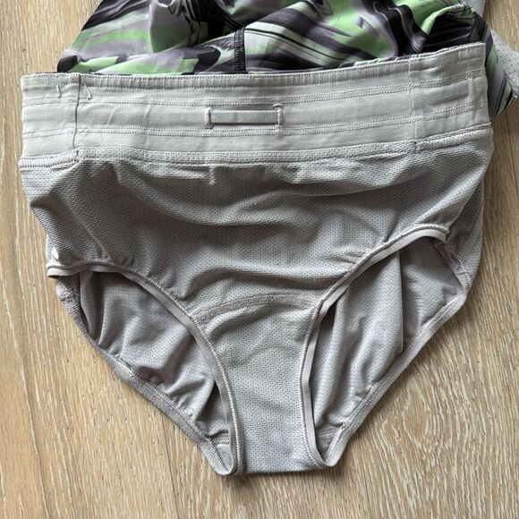 lululemon Hotty Hot High-Rise 4" Lined Shorts *Special Edition Paint Glide Sz2 - Picture 11 of 12